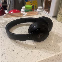 Beats Solo Pro