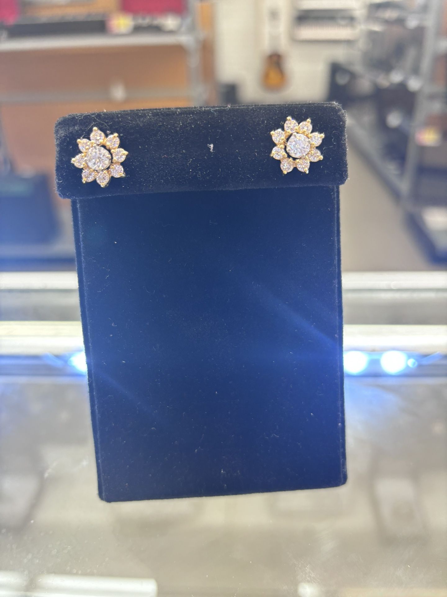 14k Beautiful diamond Earrings 
