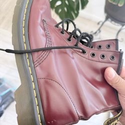 Men’s  Dr Martens Boots Size 7. Excellent Condition 