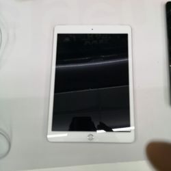 iPad 7 32 GB GSM Unlocked $250
