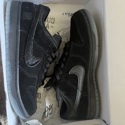 nike dunk low undefeated black