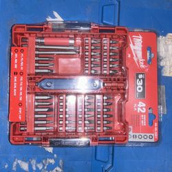 Milwaukee  42 Piece Bit Driver Set