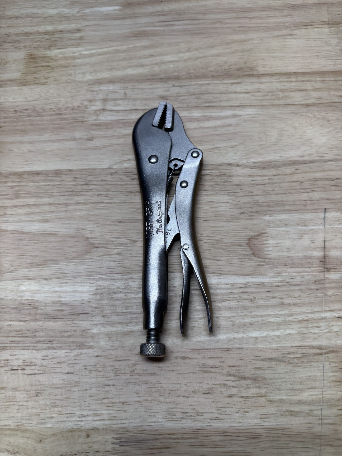 Curved Jaw Locking Pliers