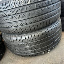 Tengo un par de llantas en muy buenas condiciones, marca PIRELLI SCORPiON 255/55R19 instaladas y balanceadas por el mismo precio $150
