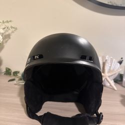 Size M Ski / Snowboard Helmet 