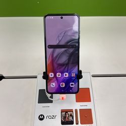 Motorola Razr 2024 With Unlimited 5G+ Service 