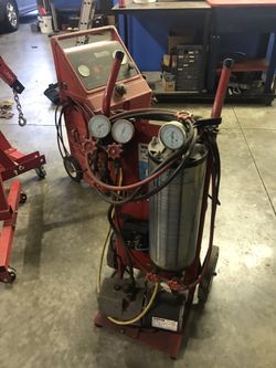 R 134 a/c machine includes tank