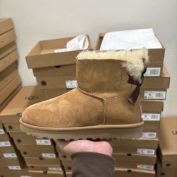 UGG "Mini Bailey Bow II" Boots | Size 7