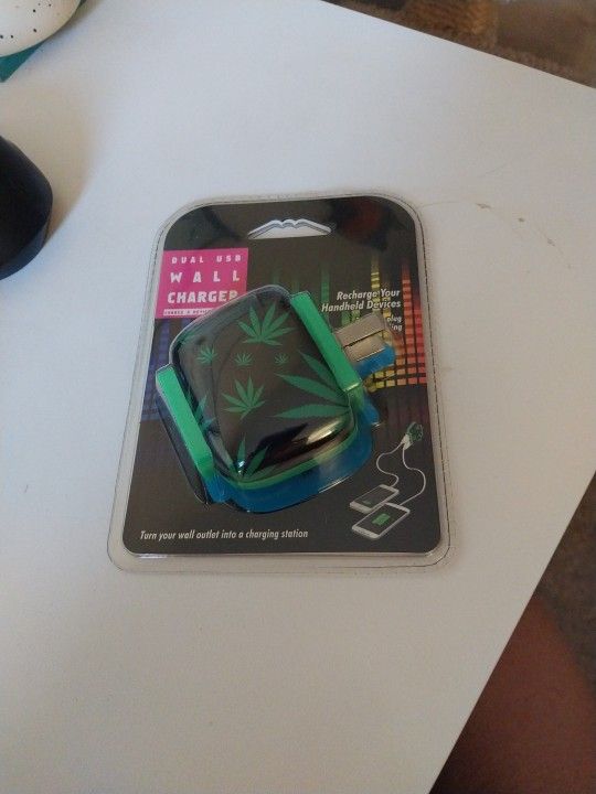 Dual USB Wall CHARGER black And Green