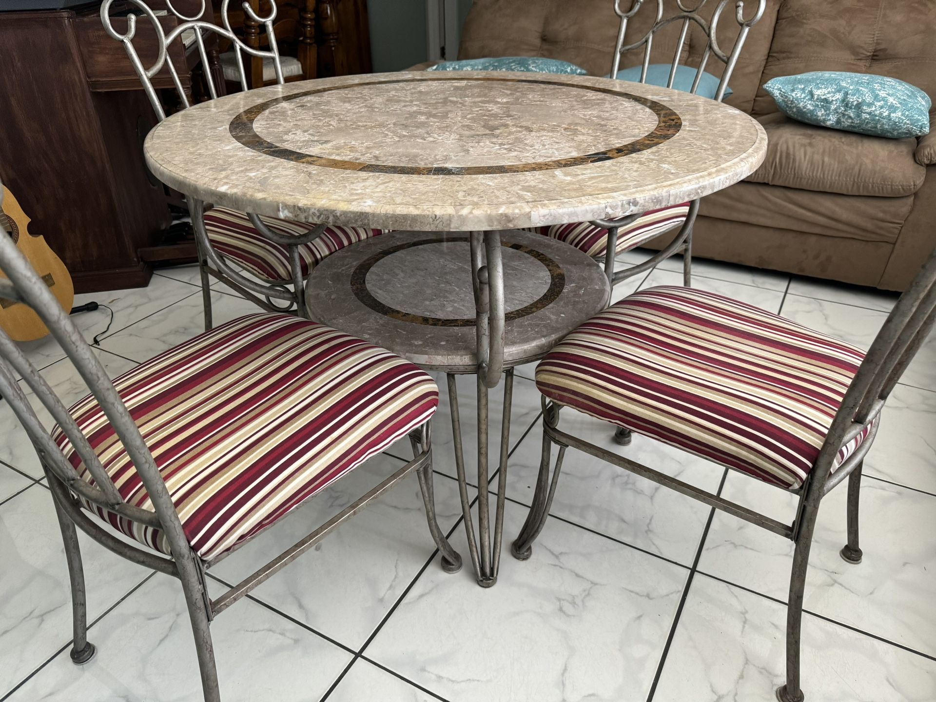 Dining Table and 4 Chairs In Door / Outdoor Set