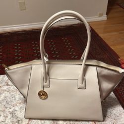 Michael Kors Hand Bag Brand New With Tag 
