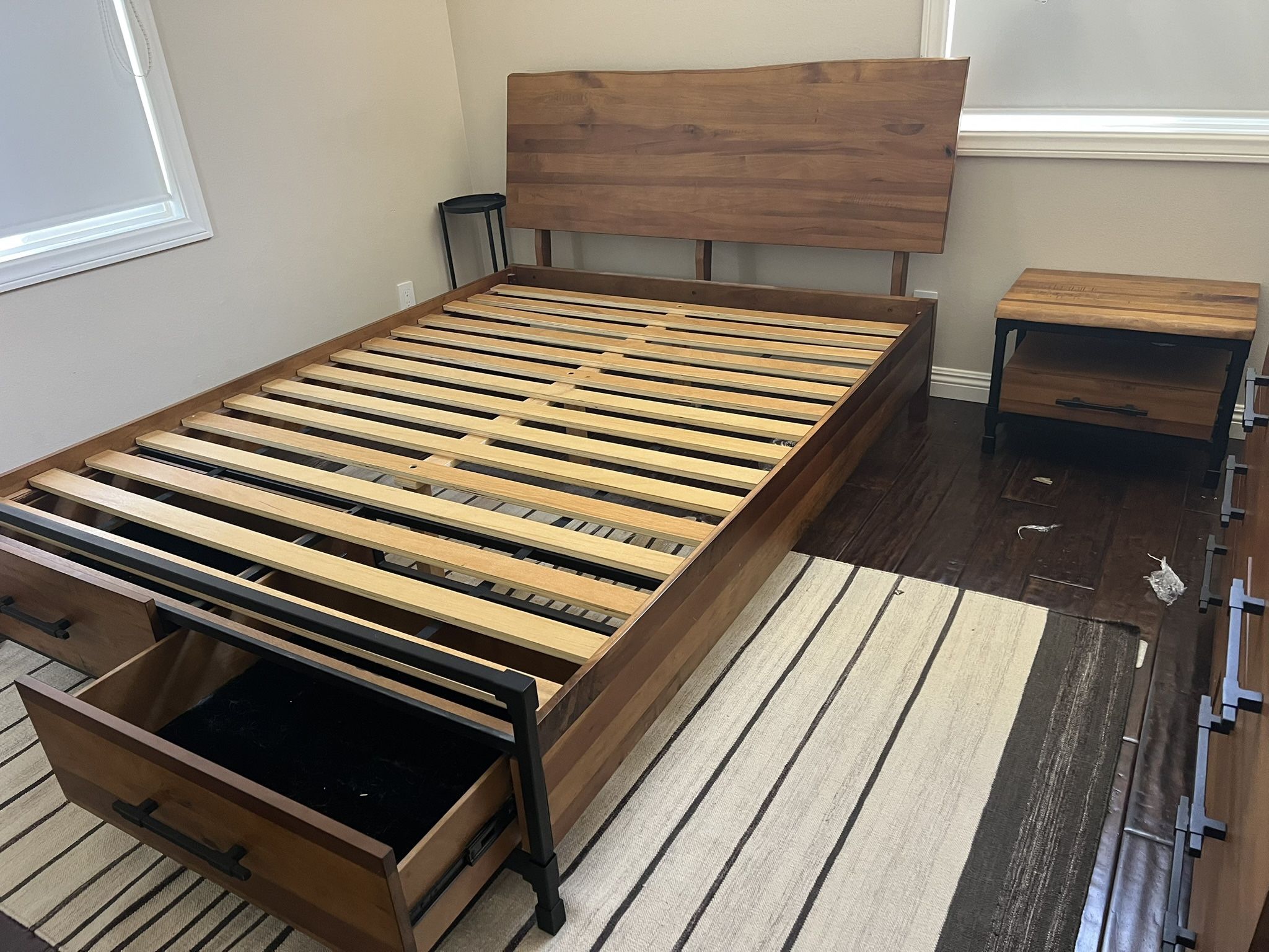 Queen Bedroom Set!