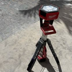 M18 ROCKET DUAL POWER TOWER LIGHT