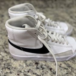 Nike Blazer Mid ‘77 Sneakers 
