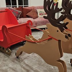 Santa's Sleigh With Reindeers