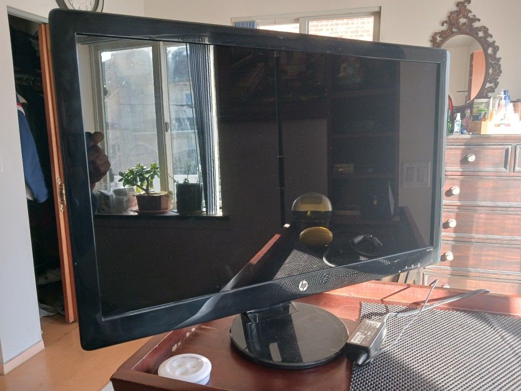HP 27" Computer Monitor HP2711x