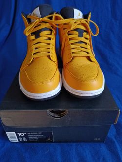 Jordan 1 Mid University Gold Size 10.5