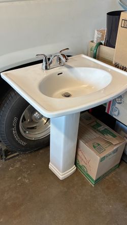 Pedestal sink