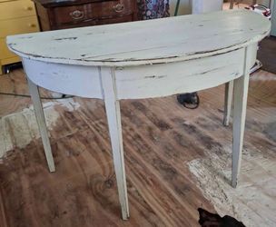 Demilune table