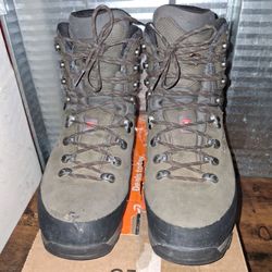 Lowa. Mountaineering boots