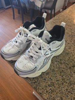 Women Chunky Reebok sneakers