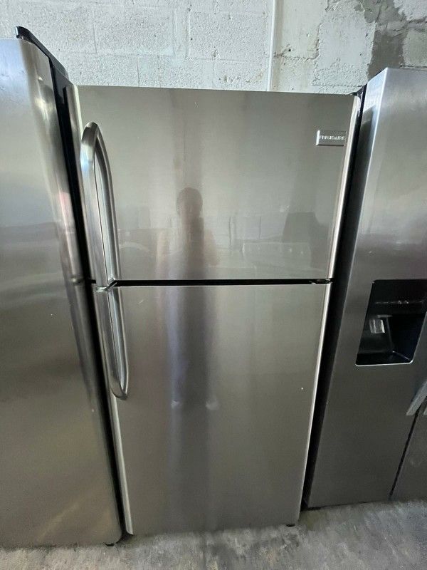 Refrigerator Frigidaire 30 Inch Wide Great Condition 