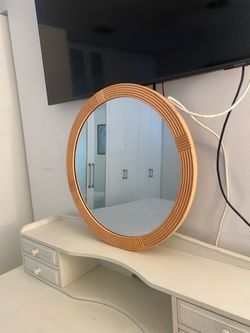 Wall mirror