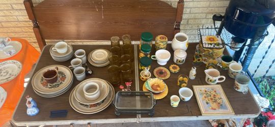 Mixed Lot of Vintage Kitchenware and Dishware
