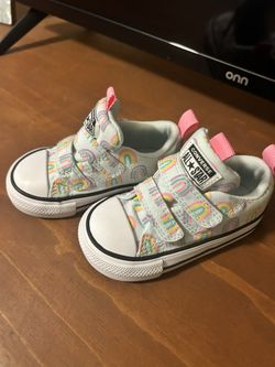 NEW Size 5 Girls rainbow Converse 