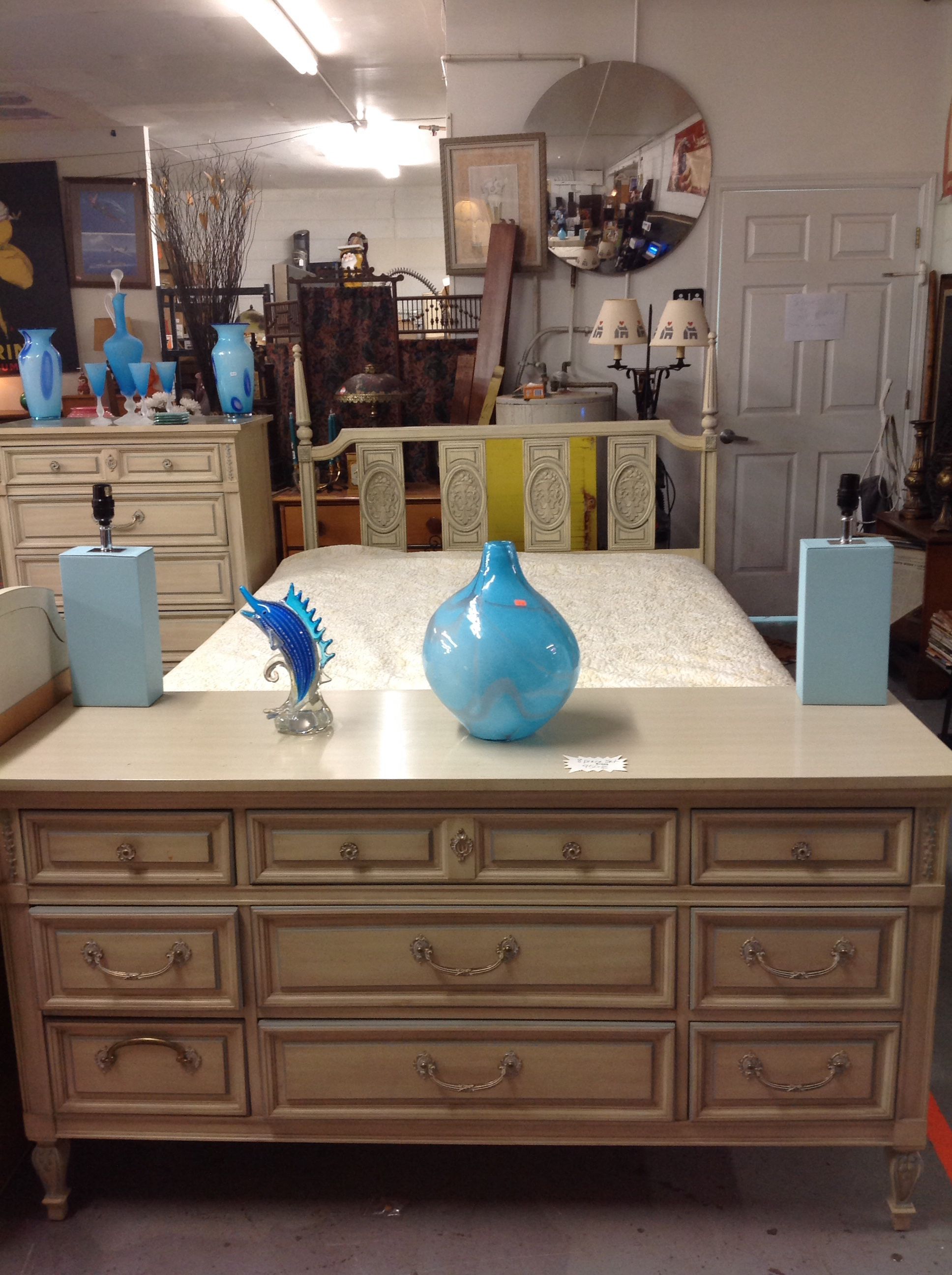 Vintage Six Piece Delightful Dixie Bedroom Set For Sale !!
