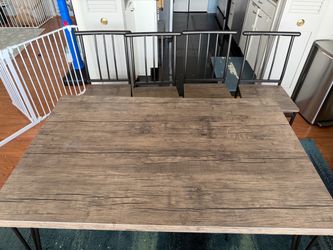 Dining table with 4 Chairs
