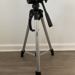 Amazon Basics 60-Inch Lightweight Tripod use good condition 