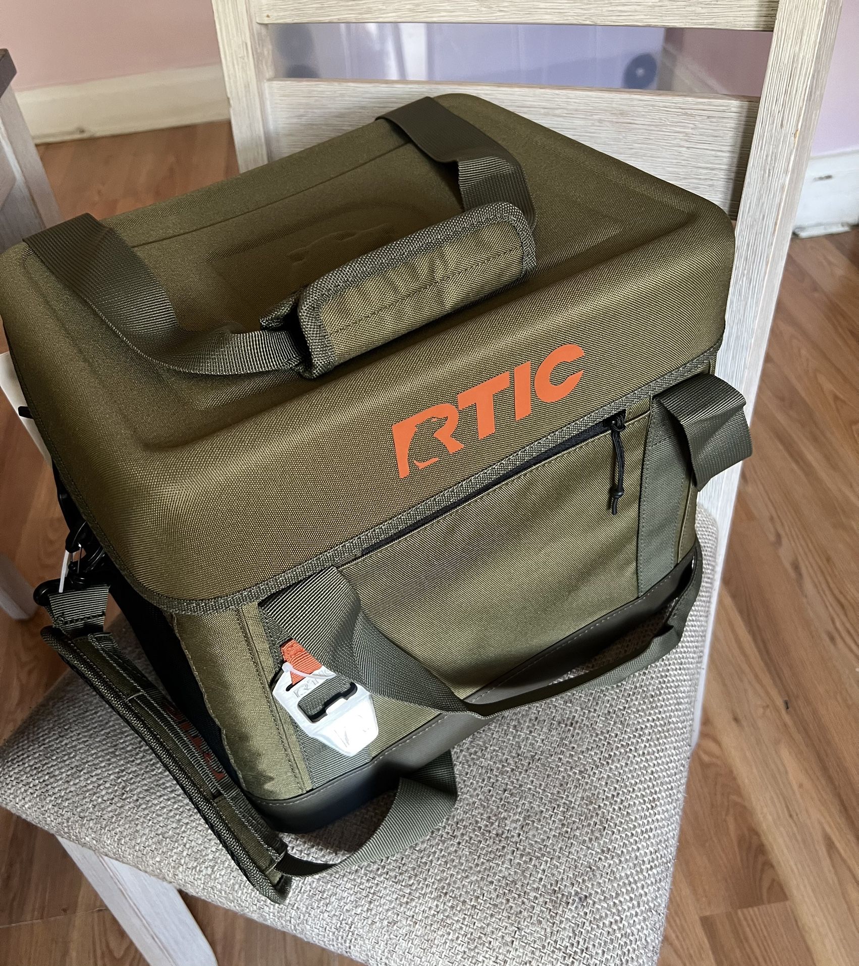 RTIC 28 Can Everyday Cooler