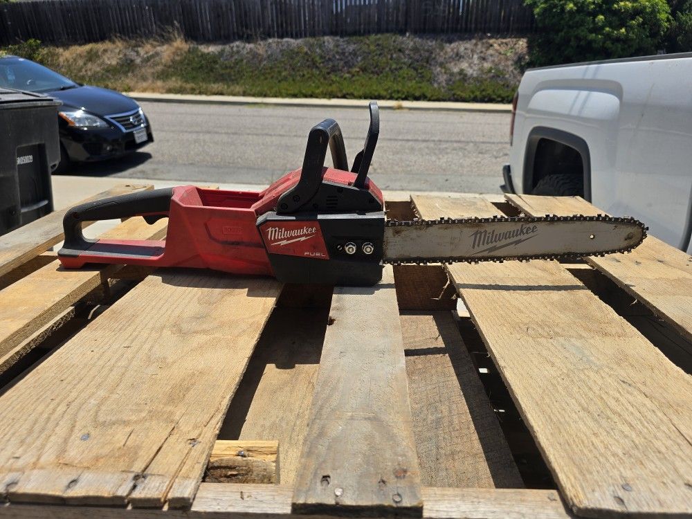 Milwaukee M18 Chainsaw