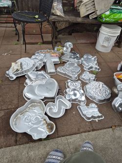 Cake pans