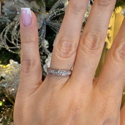 Platinum Ring With Natural Diamonds 