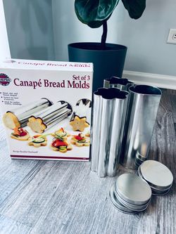 Canapé bread molds. Set of tree.