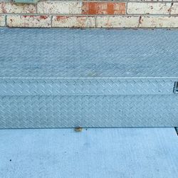 Daws Manufacturing Co. Diamond Tread Aluminum Truck Tool Box