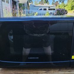 Farberware 700 Watt Microwave 