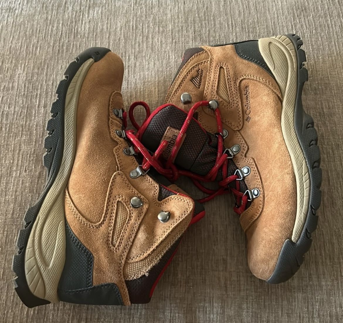 Columbia Hiking Boots Size 8.5