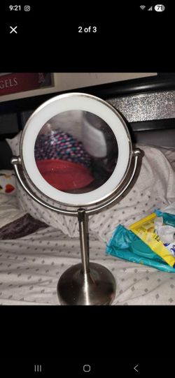 Mirror Doesn't Light Up $10