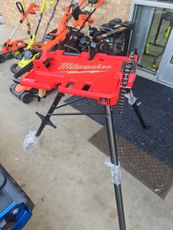 Milwaukee Pipe Threading Machine with Stand