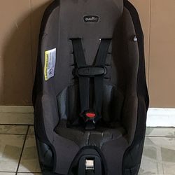 LIKE NEW EVENFLO CONVERTIBLE CAR SEAT !!!!