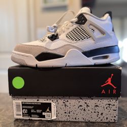 *** Jordan Retro 4 Black Military Size 6.5y *** Used ***
