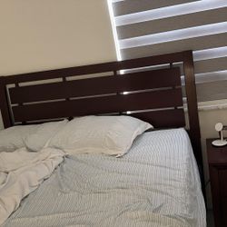 Cama Queen Con Sus 2 Mesas De Noche. Hacemos Delivery 