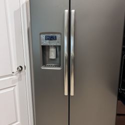 Nevera GE 25.3 Cu. Ft. Refrigerator 