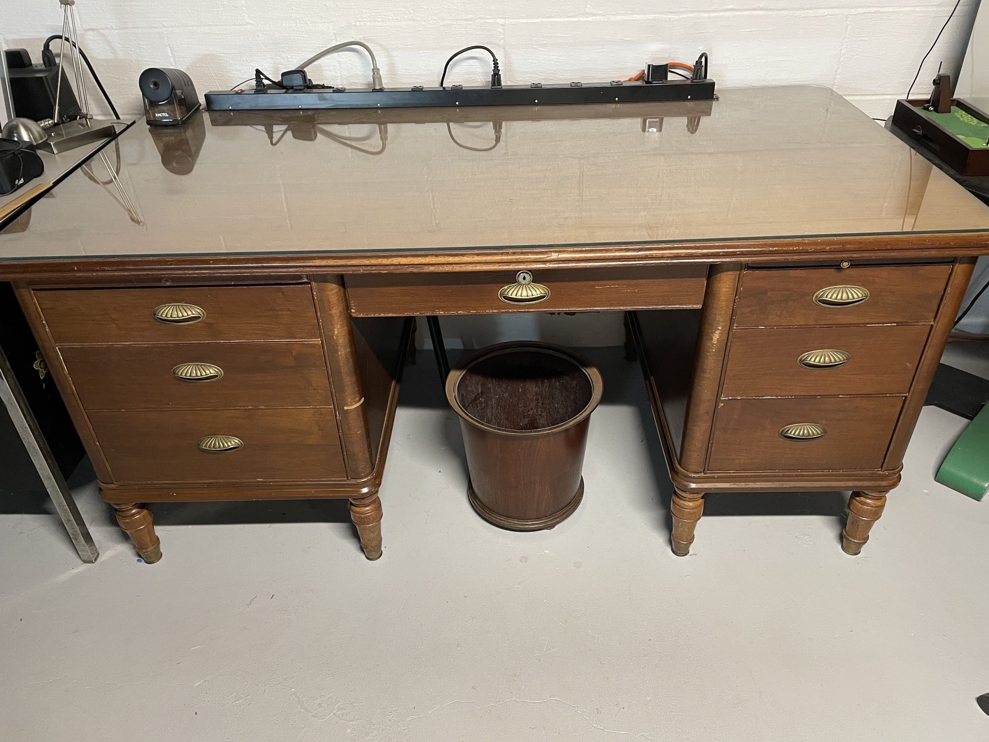 Beautiful Antique Solid Oak Executive Desk