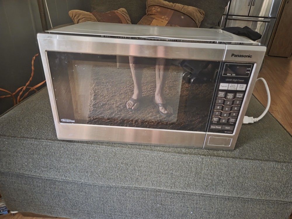 PANASONIC MICROWAVE.