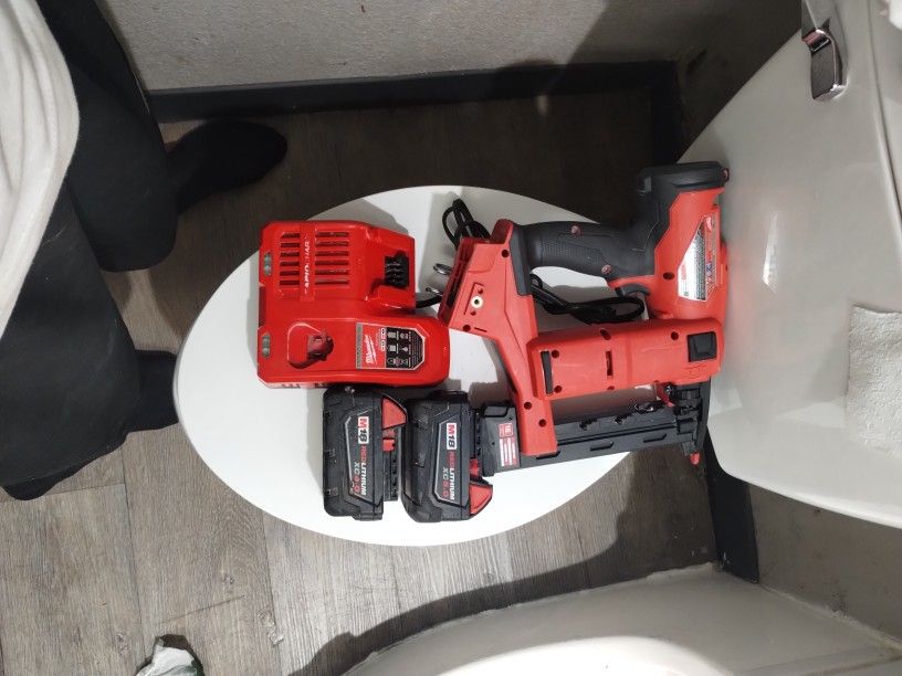 Milwaukee M18 Fuel 18Ga Narrow Crown Stapler