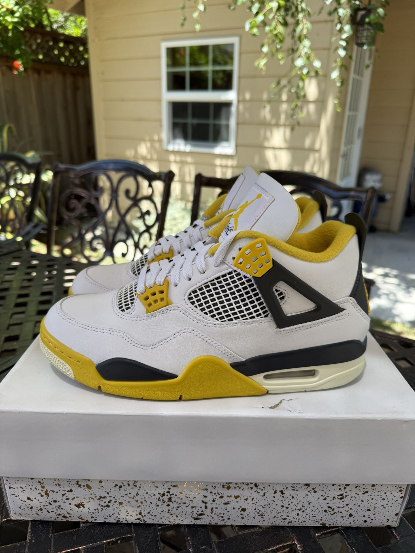 Nike Air Jordan 4 Retro Vivid Sulfur Yellow Sneakers OG AQ9129-101 Men’s Size 10.5
